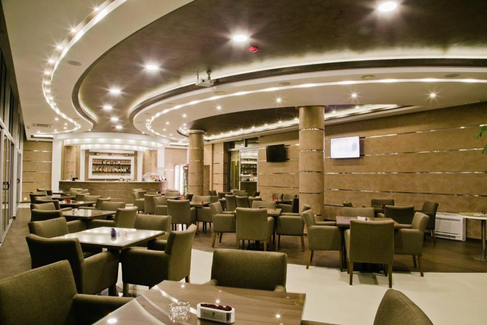 Hotel Oasis 포드고리차 외부 사진