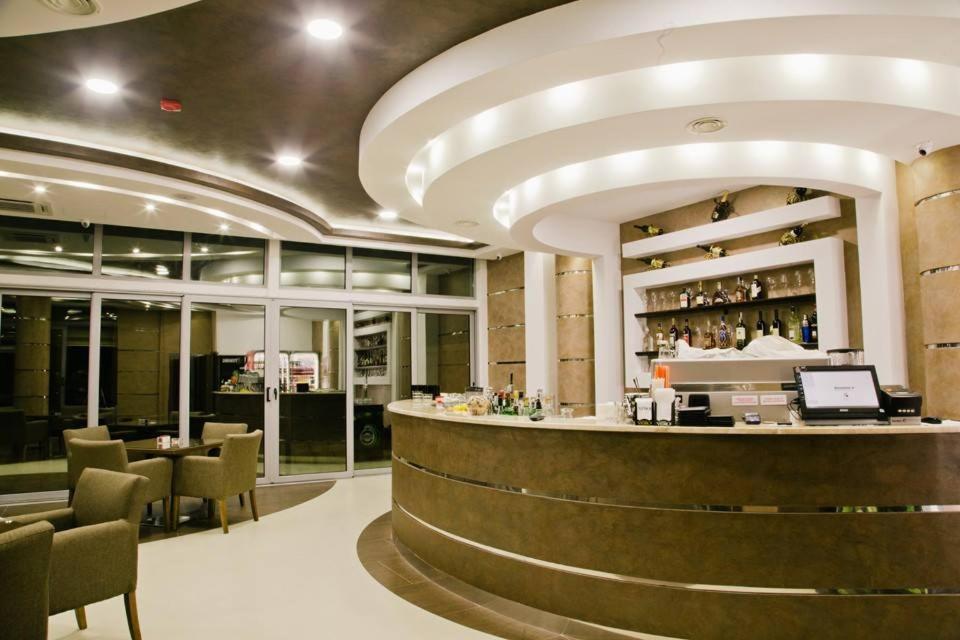 Hotel Oasis 포드고리차 외부 사진