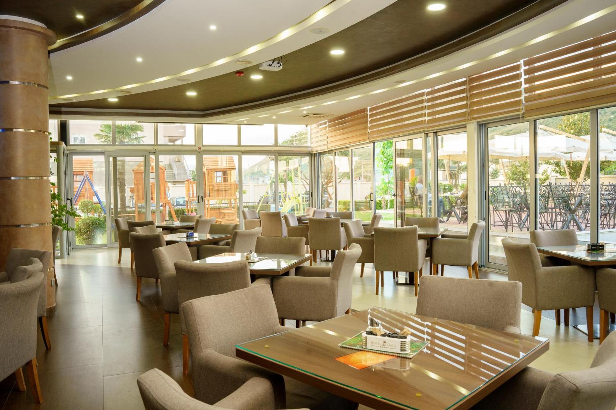 Hotel Oasis 포드고리차 외부 사진