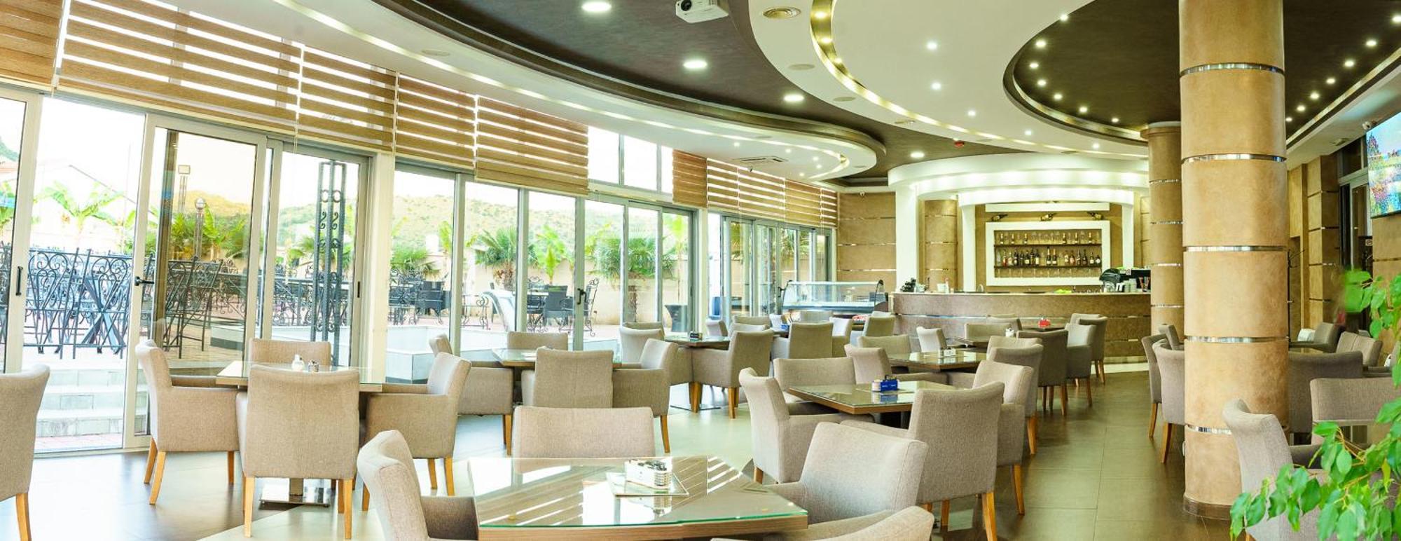 Hotel Oasis 포드고리차 외부 사진