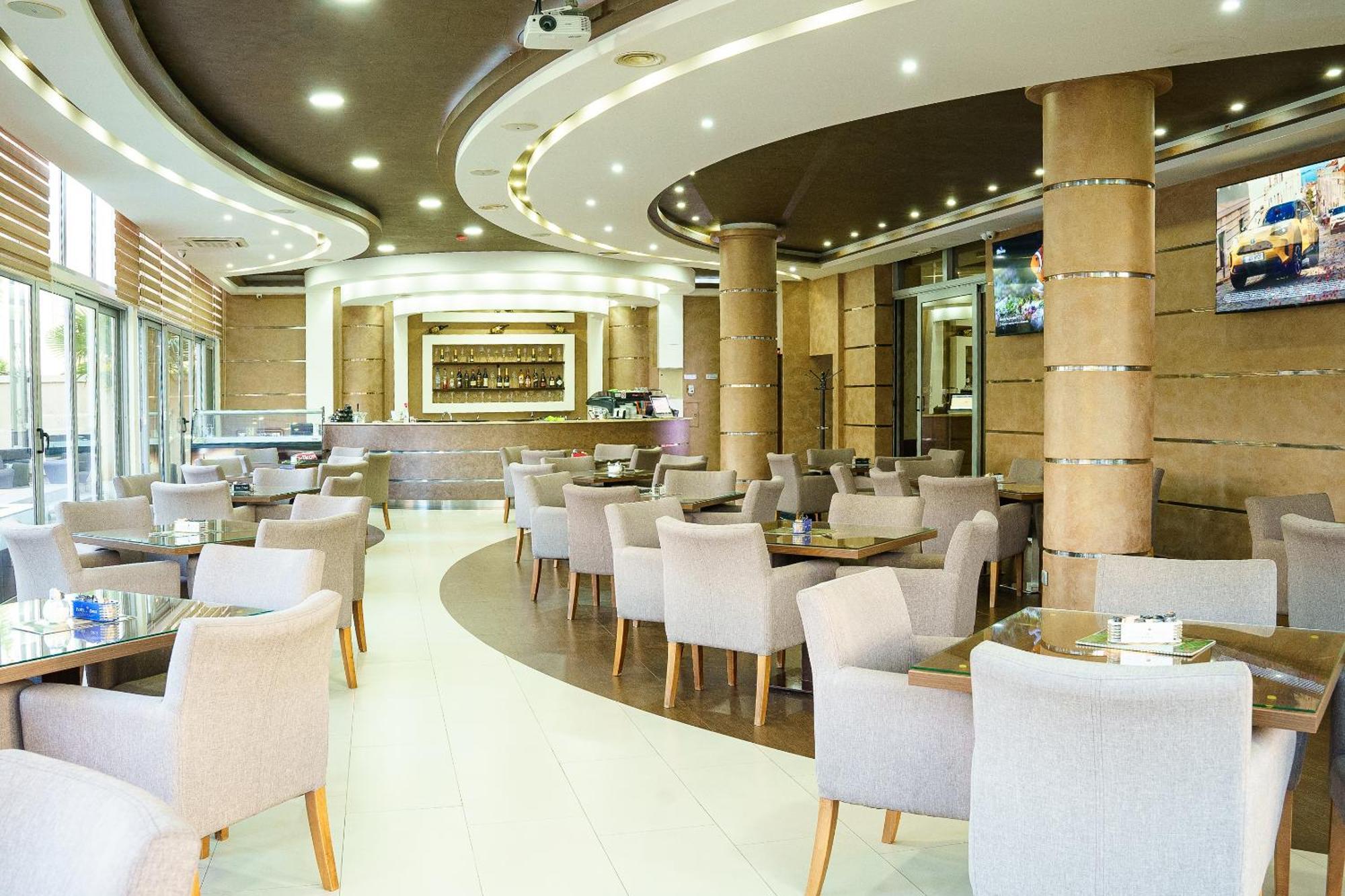 Hotel Oasis 포드고리차 외부 사진