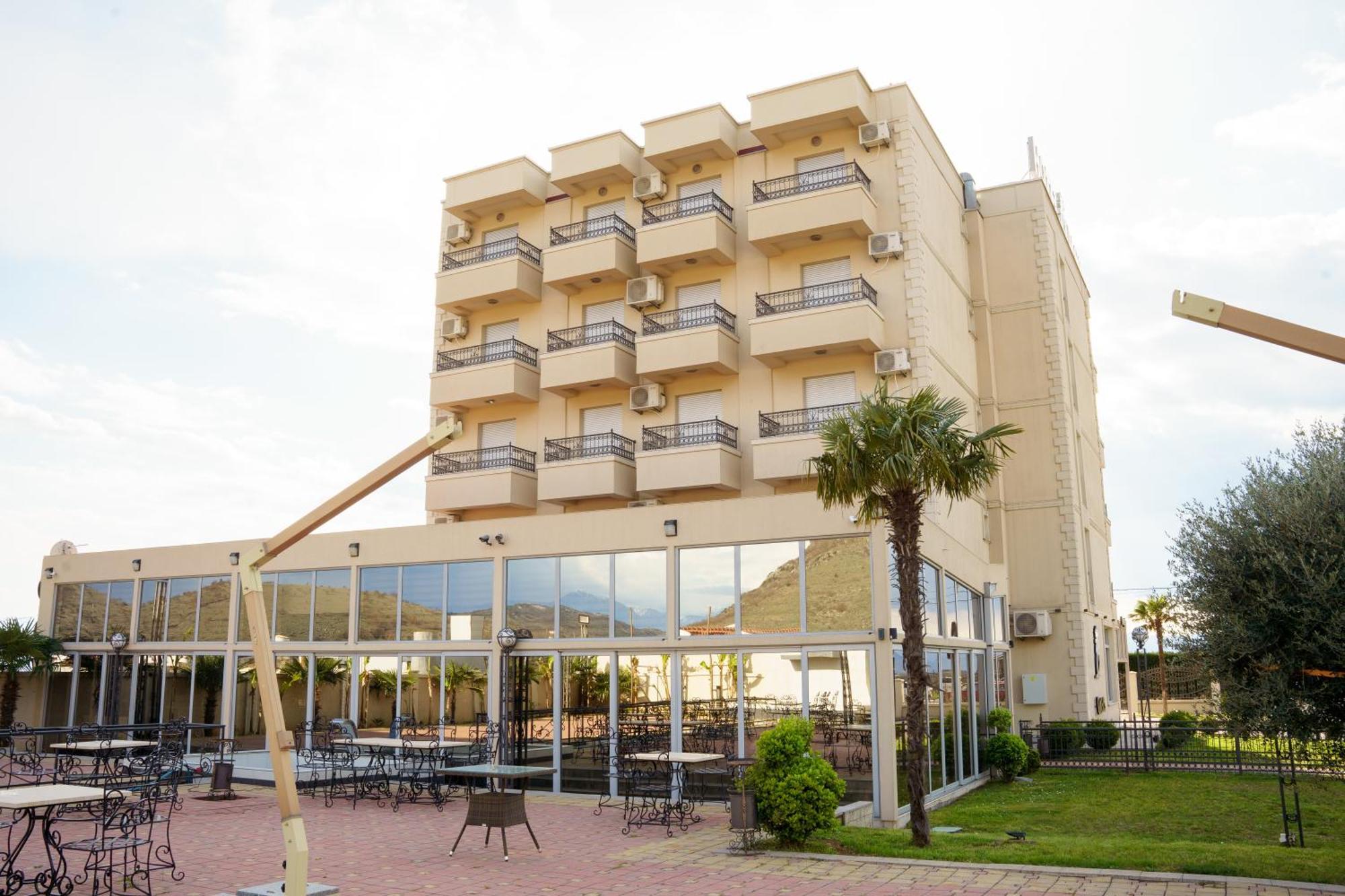 Hotel Oasis 포드고리차 외부 사진