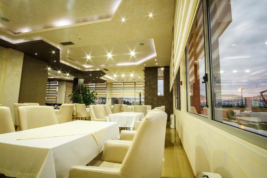 Hotel Oasis 포드고리차 외부 사진