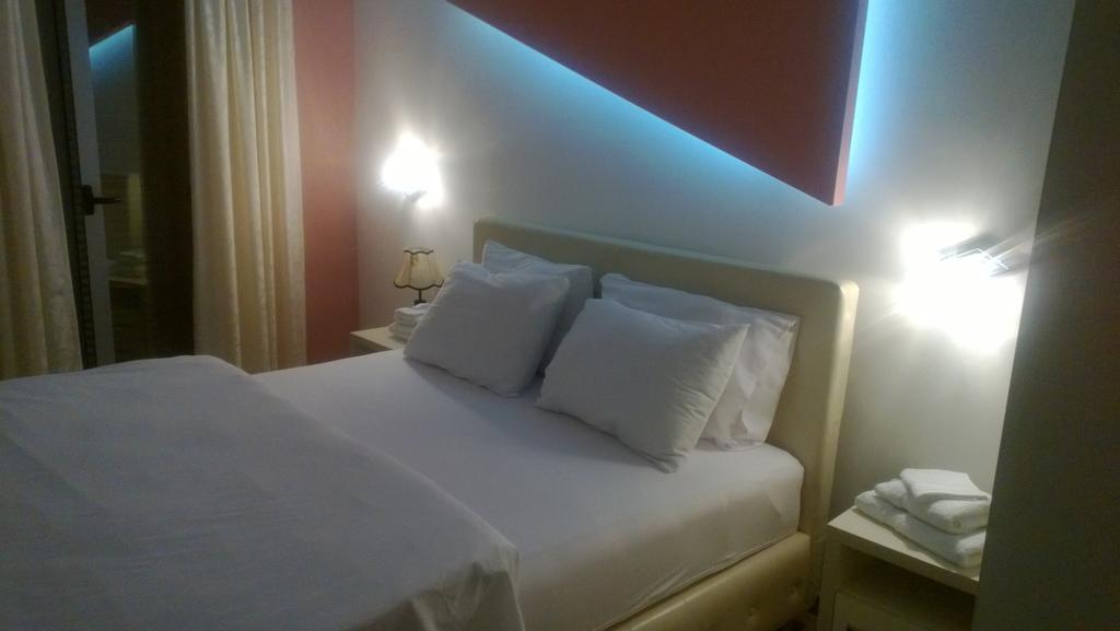 Hotel Oasis 포드고리차 객실 사진