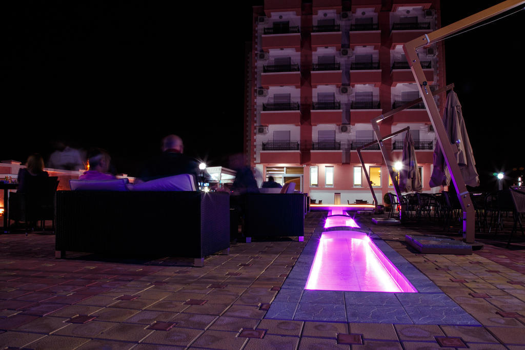 Hotel Oasis 포드고리차 외부 사진
