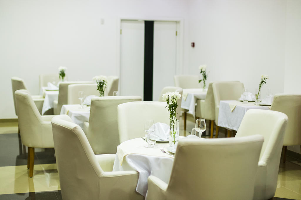 Hotel Oasis 포드고리차 외부 사진