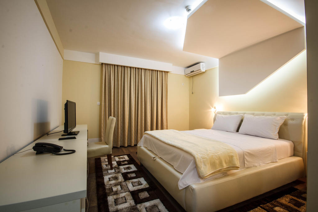 Hotel Oasis 포드고리차 객실 사진