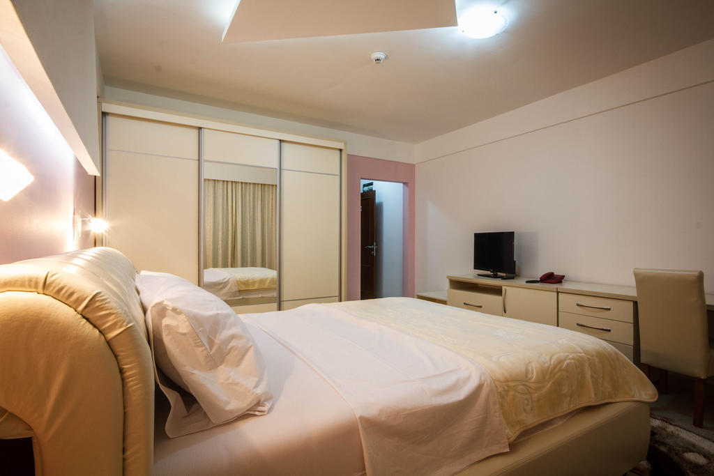 Hotel Oasis 포드고리차 객실 사진